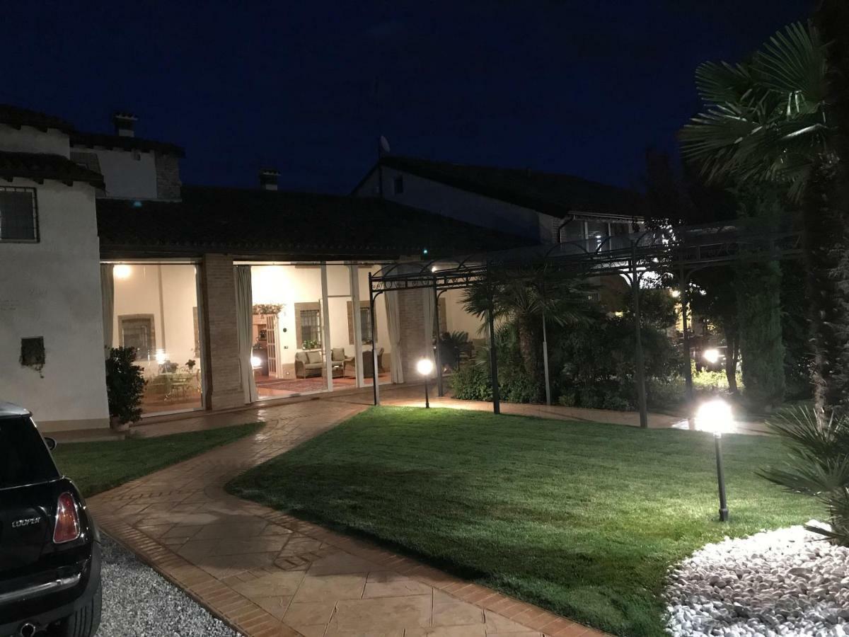 B&B Corte Delle Rose Castiglione Delle Stiviere Exterior foto